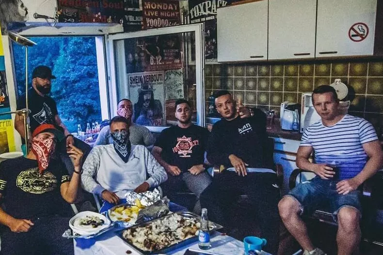 Backstage Besprechung mit den Rappern: AZET & AK Ausserkontrolle - 2016